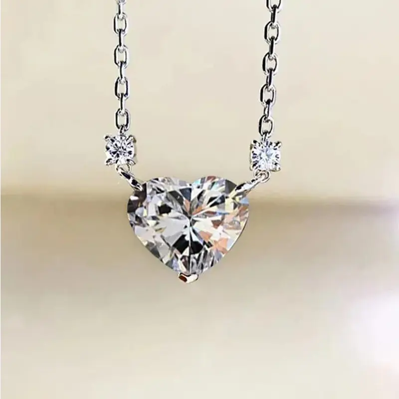 Dezlen Κολιέ με ασημί καρδιά zircon NE123
