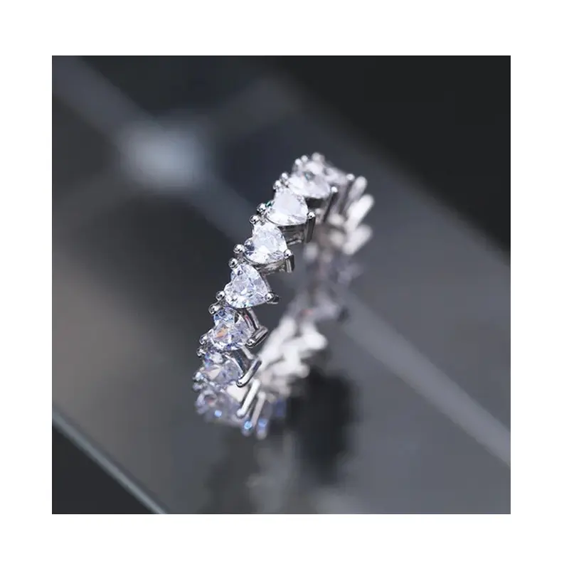 Dezlen Δαχτυλίδι Band με zircon καρδιές, R102